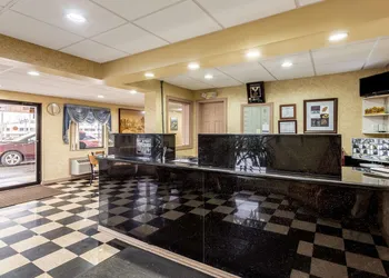 Econo Lodge Morgantown hotel thumbnail 2