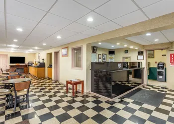 Econo Lodge Morgantown hotel thumbnail 3