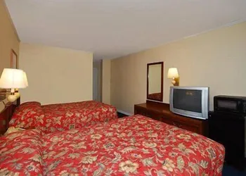 Econo Lodge Morgantown hotel thumbnail 5