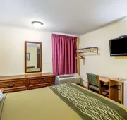 Econo Lodge Morgantown hotel detail image 7