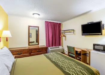 Econo Lodge Morgantown hotel thumbnail 7