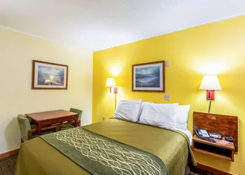 Econo Lodge Morgantown hotel thumbnail 8