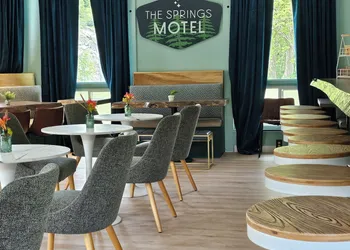 The Springs Motel hotel thumbnail 3