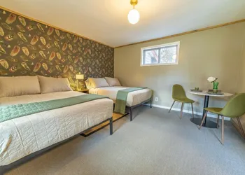 The Springs Motel hotel thumbnail 5