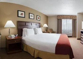 Holiday Inn Express Hotel & Suites by IHG hotel thumbnail 3