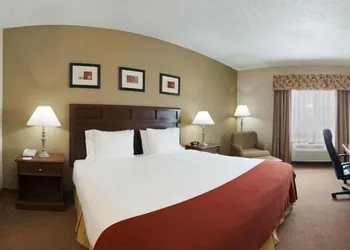 Holiday Inn Express Hotel & Suites by IHG hotel thumbnail 5