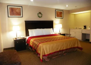 Royalton Inn & Suites hotel thumbnail 3