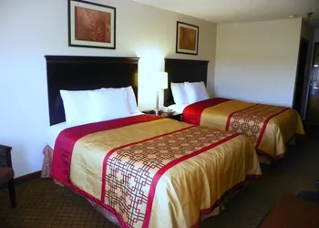 Royalton Inn & Suites hotel thumbnail 4
