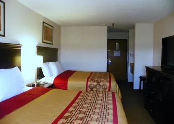 Royalton Inn & Suites hotel thumbnail 5