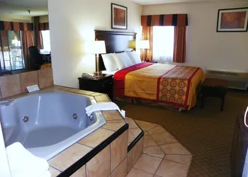 Royalton Inn & Suites hotel thumbnail 7