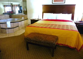 Royalton Inn & Suites hotel thumbnail 8