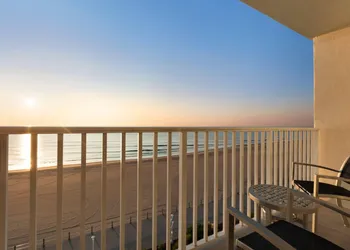 Surfbreak Virginia Beach Oceanfront, an Ascend Collection Hotel hotel thumbnail 8