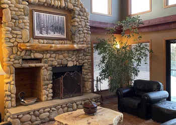 Elkwater Lake Lodge hotel thumbnail 2