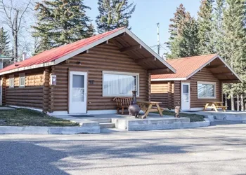 Elkwater Lake Lodge hotel thumbnail 3