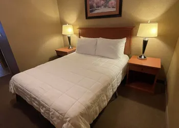 Elkwater Lake Lodge hotel thumbnail 6