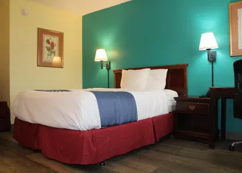Days Inn by Wyndham Marianna hotel thumbnail 5