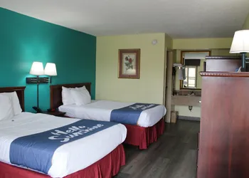 Days Inn by Wyndham Marianna hotel thumbnail 6