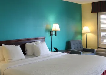 Days Inn by Wyndham Marianna hotel thumbnail 8