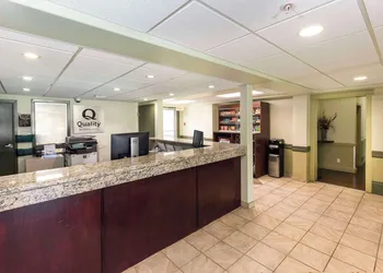 Quality Inn & Suites hotel thumbnail 2
