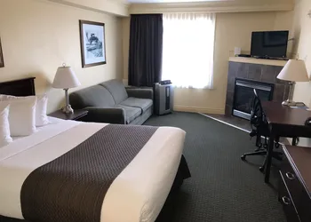 Quality Inn & Suites hotel thumbnail 6