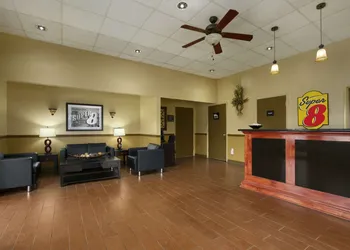 Super 8 by Wyndham Tupelo Airport hotel thumbnail 2