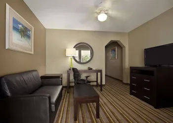 Super 8 by Wyndham Tupelo Airport hotel thumbnail 6