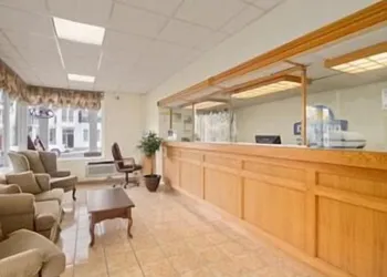 Days Inn by Wyndham Waynesboro hotel thumbnail 2