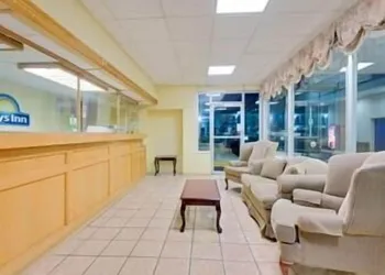 Days Inn by Wyndham Waynesboro hotel thumbnail 3