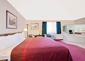 Days Inn by Wyndham Waynesboro hotel thumbnail 4