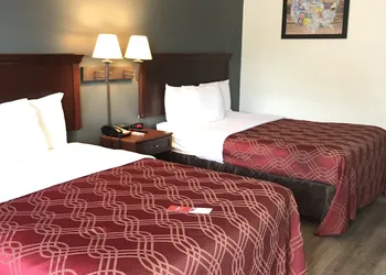 Econo Lodge Crystal Coast hotel thumbnail 7