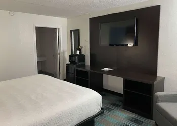 Days Inn by Wyndham Calhoun GA I-75 and US-41 hotel thumbnail 7