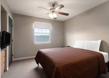 Eagle's Den Suites Carrizo Springs a Travelodge by Wyndham hotel thumbnail 6
