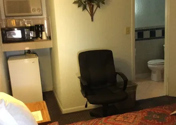 Regency Inn Comanche hotel thumbnail 4