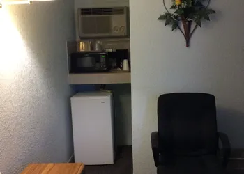 Regency Inn Comanche hotel thumbnail 5