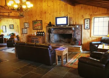 The Smokehouse Lodge and Cabins hotel thumbnail 4