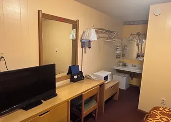 Royal Rest Motel hotel thumbnail 7