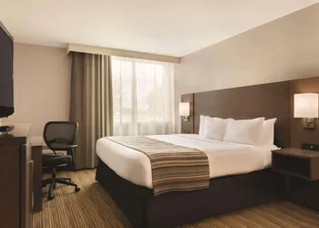 Country Inn & Suites by Radisson, Fergus Falls, MN hotel thumbnail 6