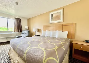 Econo Lodge Quincy hotel thumbnail 4