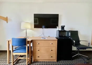 Econo Lodge Quincy hotel thumbnail 6