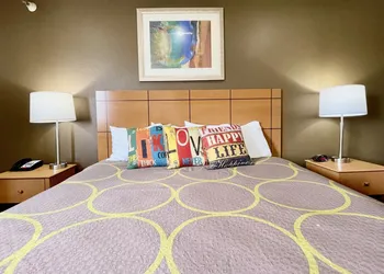 Econo Lodge Quincy hotel thumbnail 7