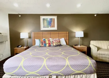 Econo Lodge Quincy hotel thumbnail 8