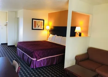 Executive Inn & Suites hotel thumbnail 2