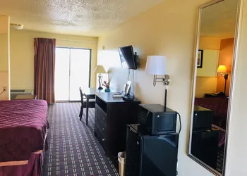 Executive Inn & Suites hotel thumbnail 3