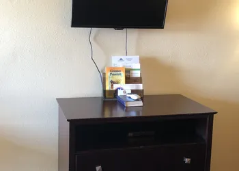 Executive Inn & Suites hotel thumbnail 4