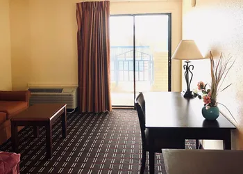 Executive Inn & Suites hotel thumbnail 6
