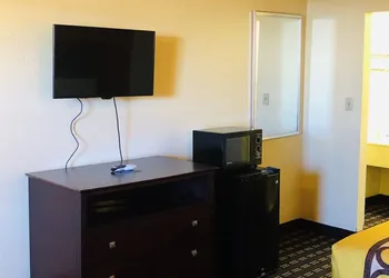 Executive Inn & Suites hotel thumbnail 8