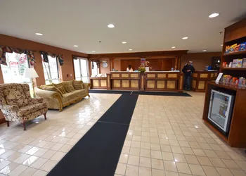 Crown Choice Inn & Suites Lakeview & Waterpark hotel thumbnail 2