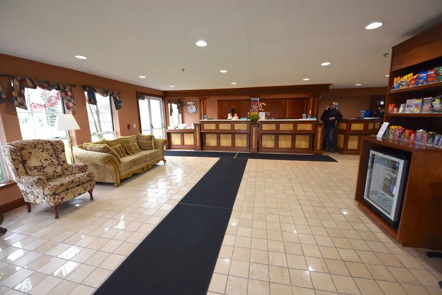 Crown Choice Inn & Suites Lakeview & Waterpark hotel detail image 2