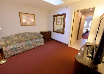 Crown Choice Inn & Suites Lakeview & Waterpark hotel thumbnail 7