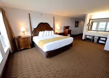 Crown Choice Inn & Suites Lakeview & Waterpark hotel thumbnail 8